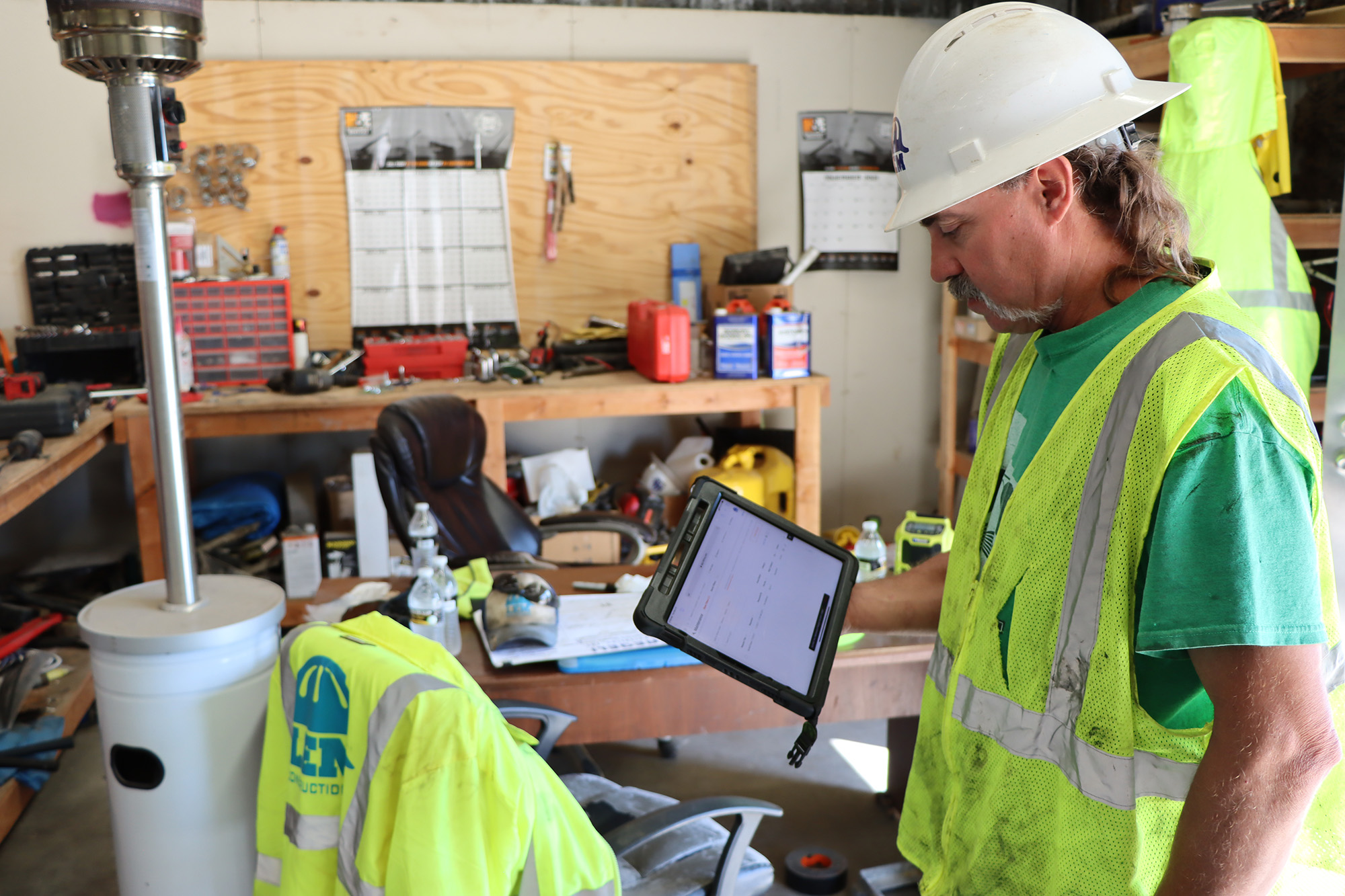 Field Tech at LEM Construction using the maintenance feature on the Tenna App